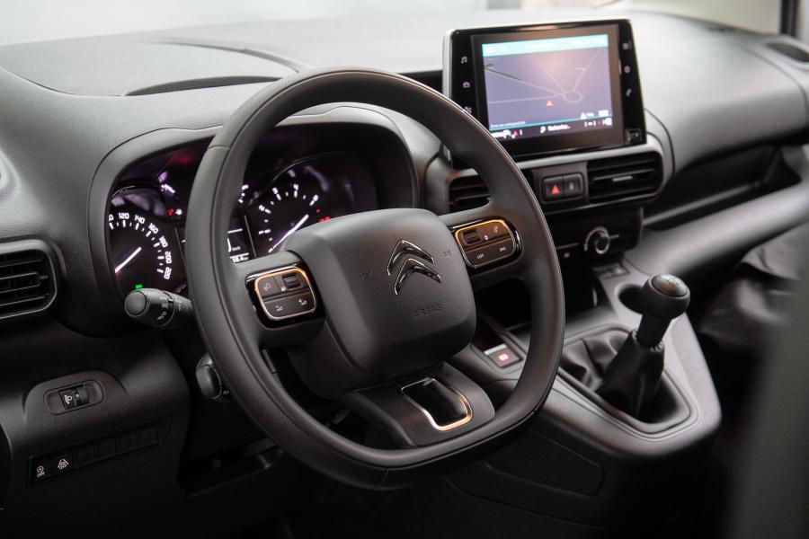 Панель приборов Citroen Berlingo Van 2018 года  (WW) (фото 28 из 40)